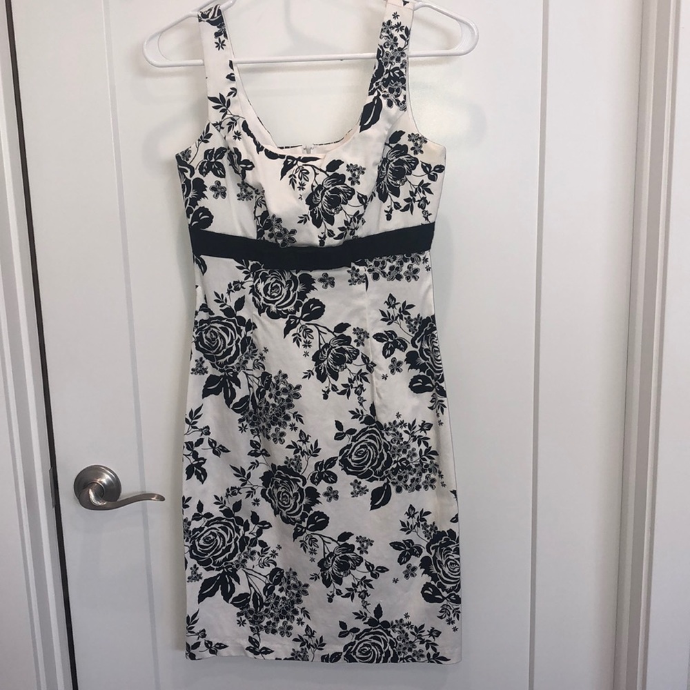 Super cute dress for work or church.